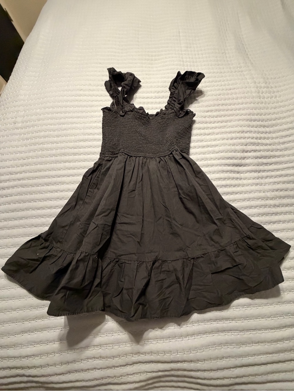 Ruffle-Shoulder Casual Dress in Black medium